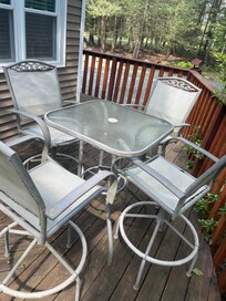 Chairs & table on the deck.