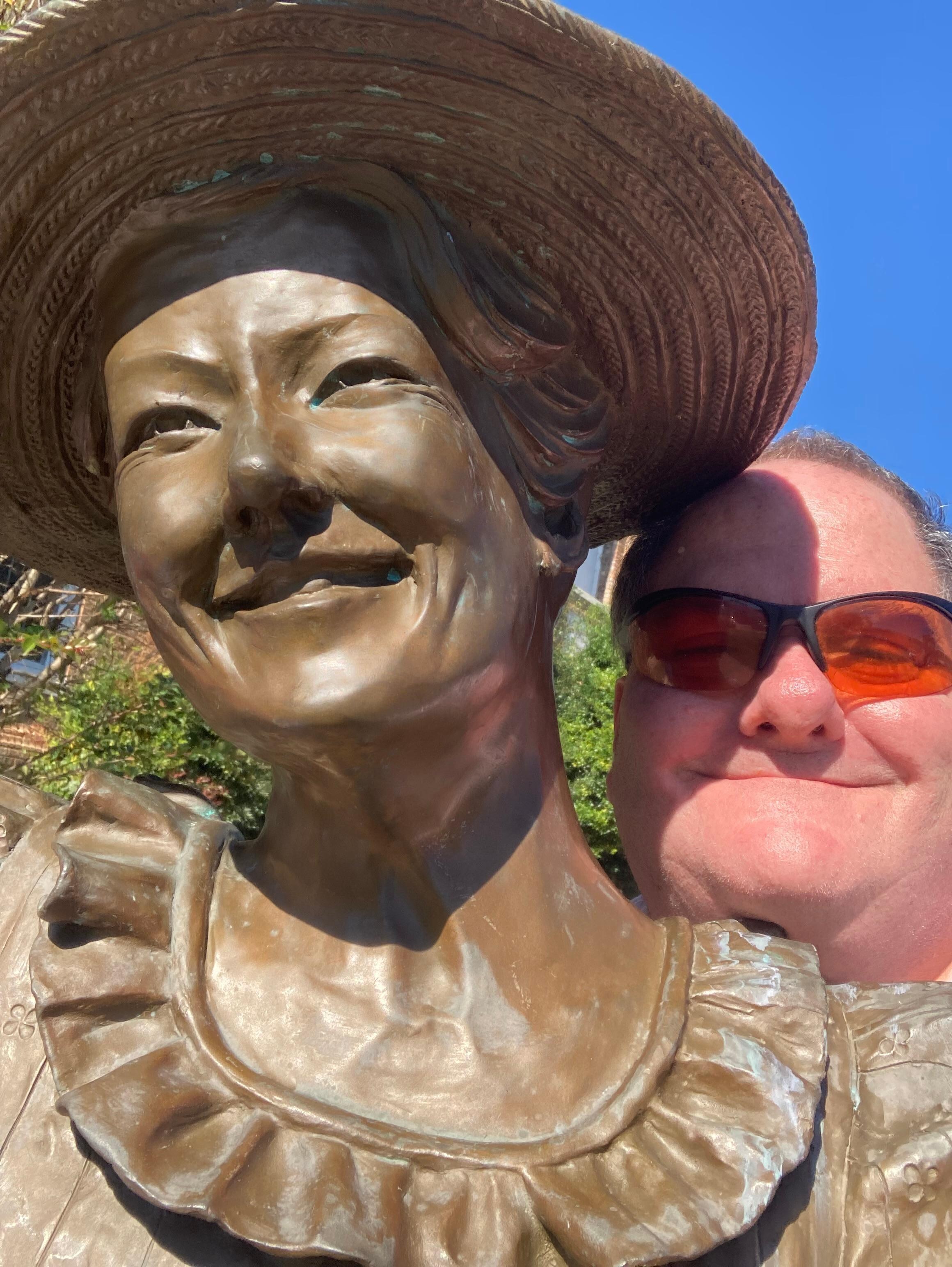 Minnie pearl statue in Centerville aka grinder switch 