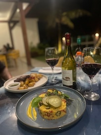 Jantar com musica ao vivo de quinta a sábado.