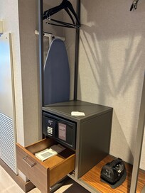 室内にセーフティボックスあり
