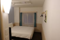 ベッドの周りに隙間があるので居心地の良い広さです。