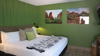 Red Rock Inn, Gifford Suite - King Bedroom Area