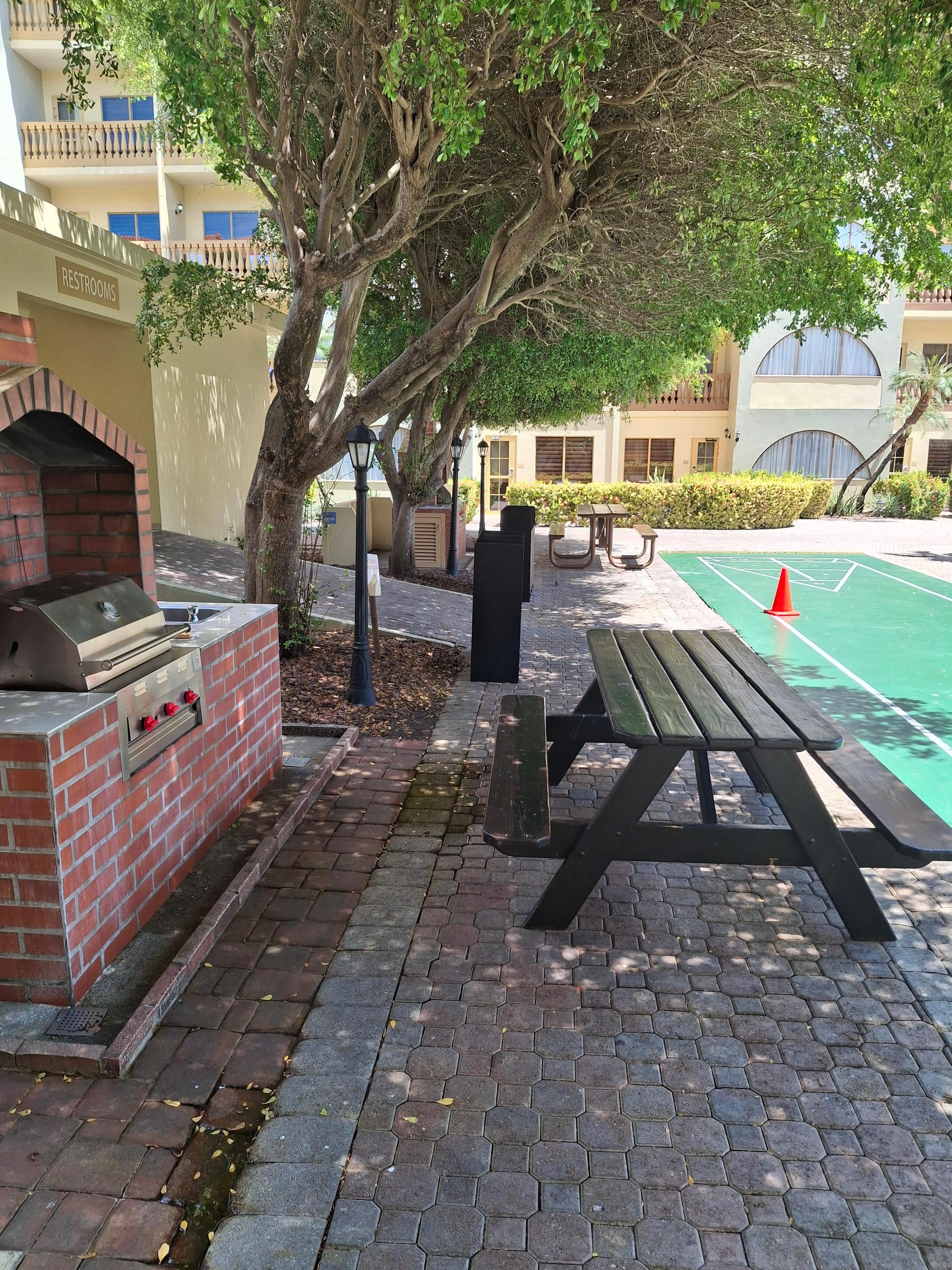 Bench & Changing area behind the pool