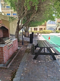 Bench & Changing area behind the pool