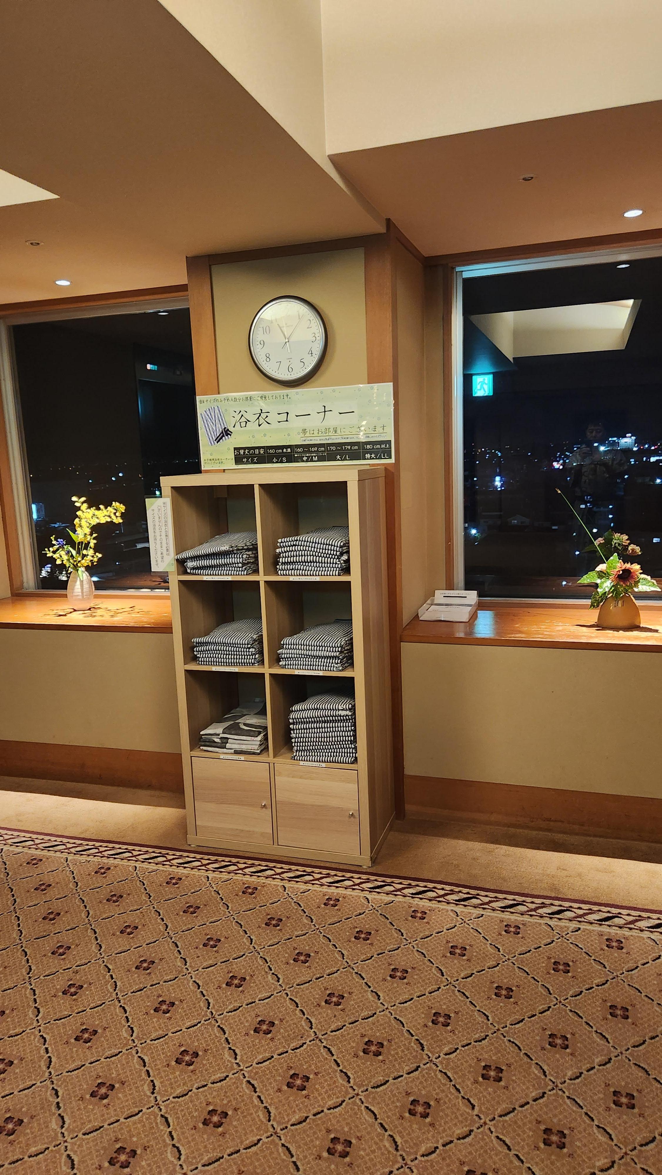 All yukatas in room are M size, make sure to grab a bigger one if needed from elevator landing area.