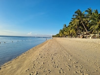 Strand vor dem Hotel