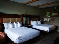 Chambre dans la partie resort. Accessible aux personnes à mobilité réduite.