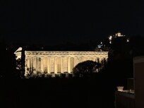 Blick vom Balkon auf die antike Agóra mit dem Tempel des Hephaistos