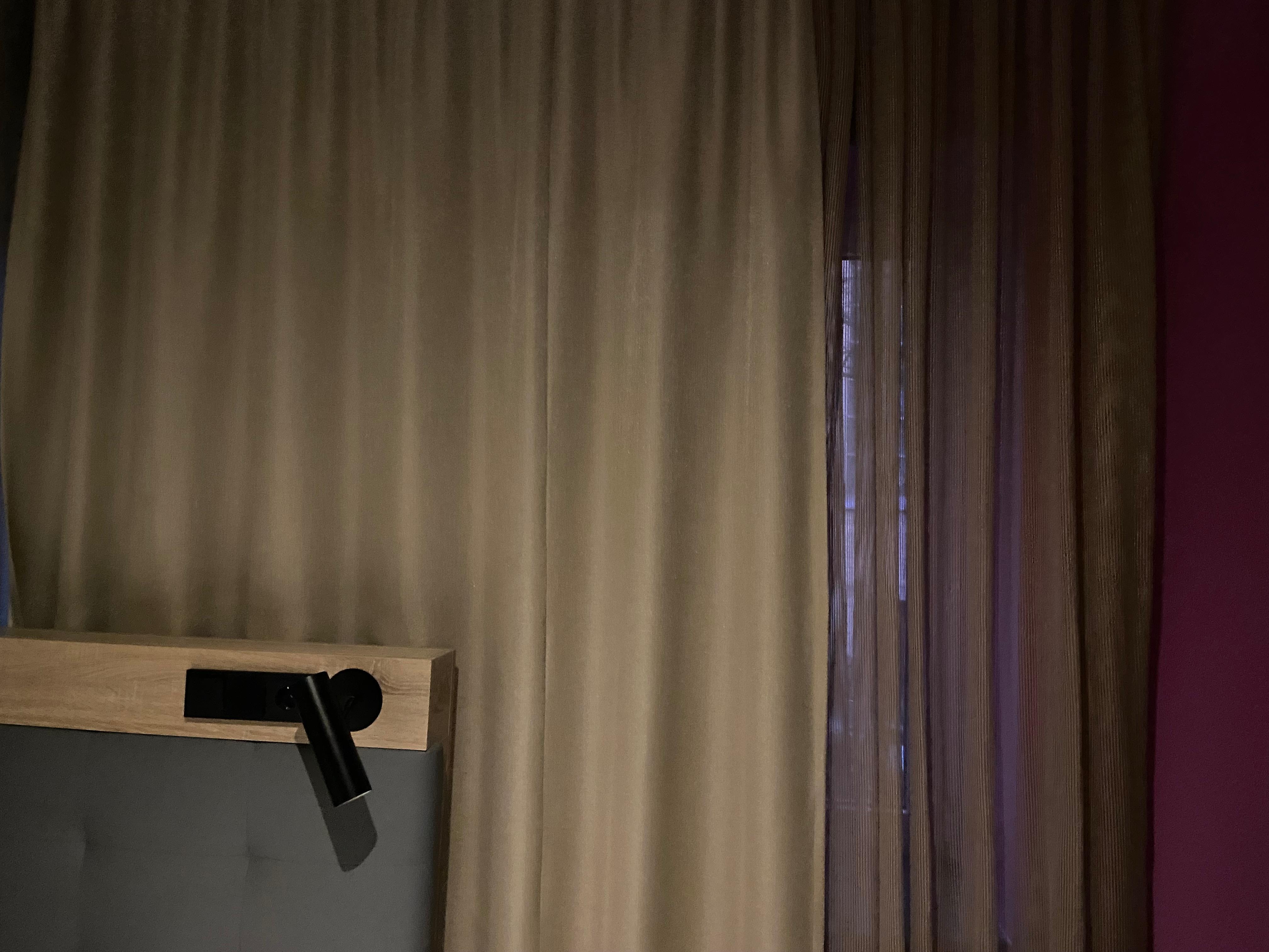 Wo ist der restliche Vorhang? 