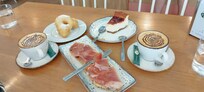 Muy cerquita, nos esperó este pedazo de desayuno