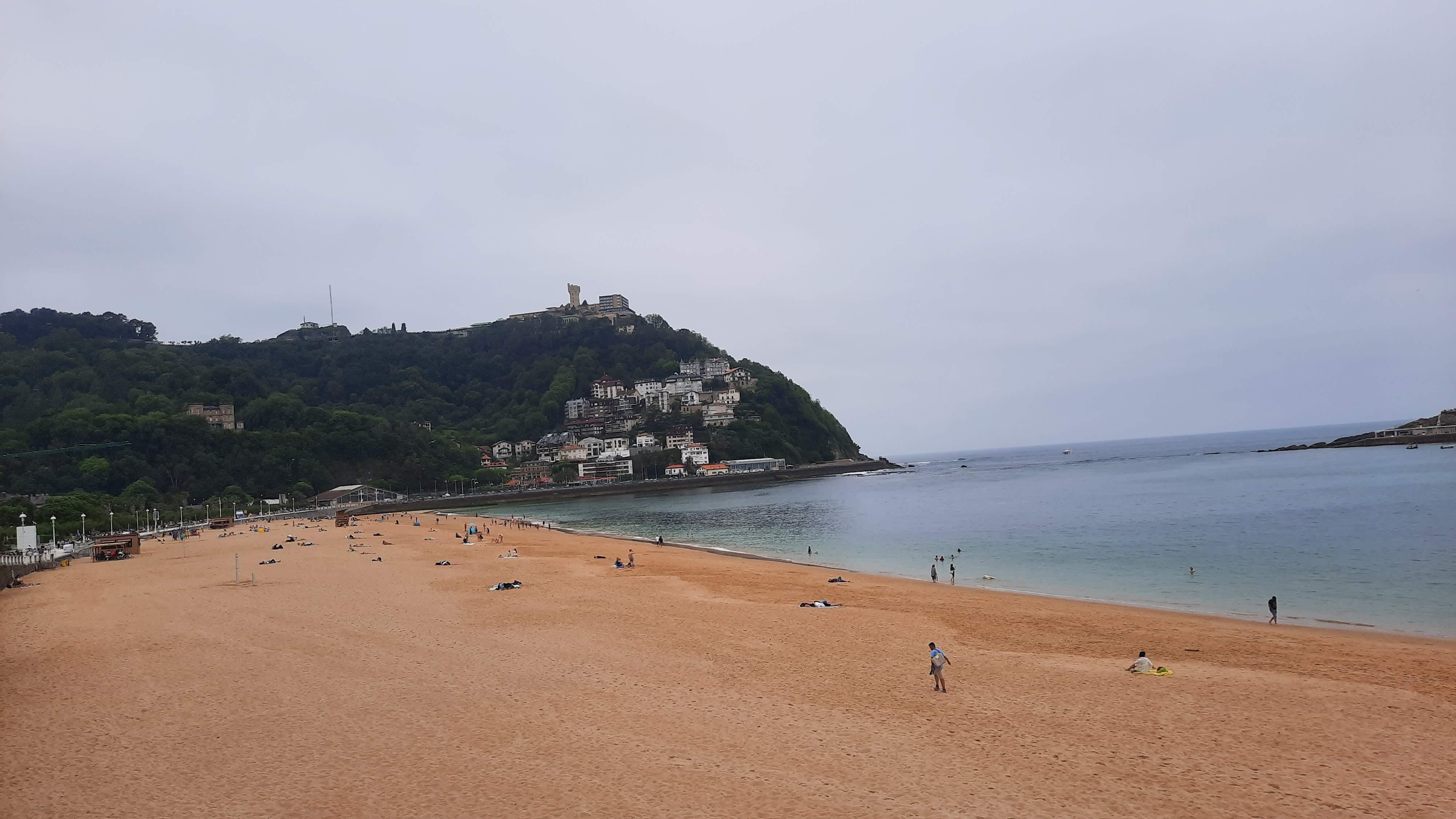 Vista di monte Igueldo con l'albergo