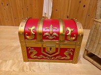 お部屋の宝箱の中に?!