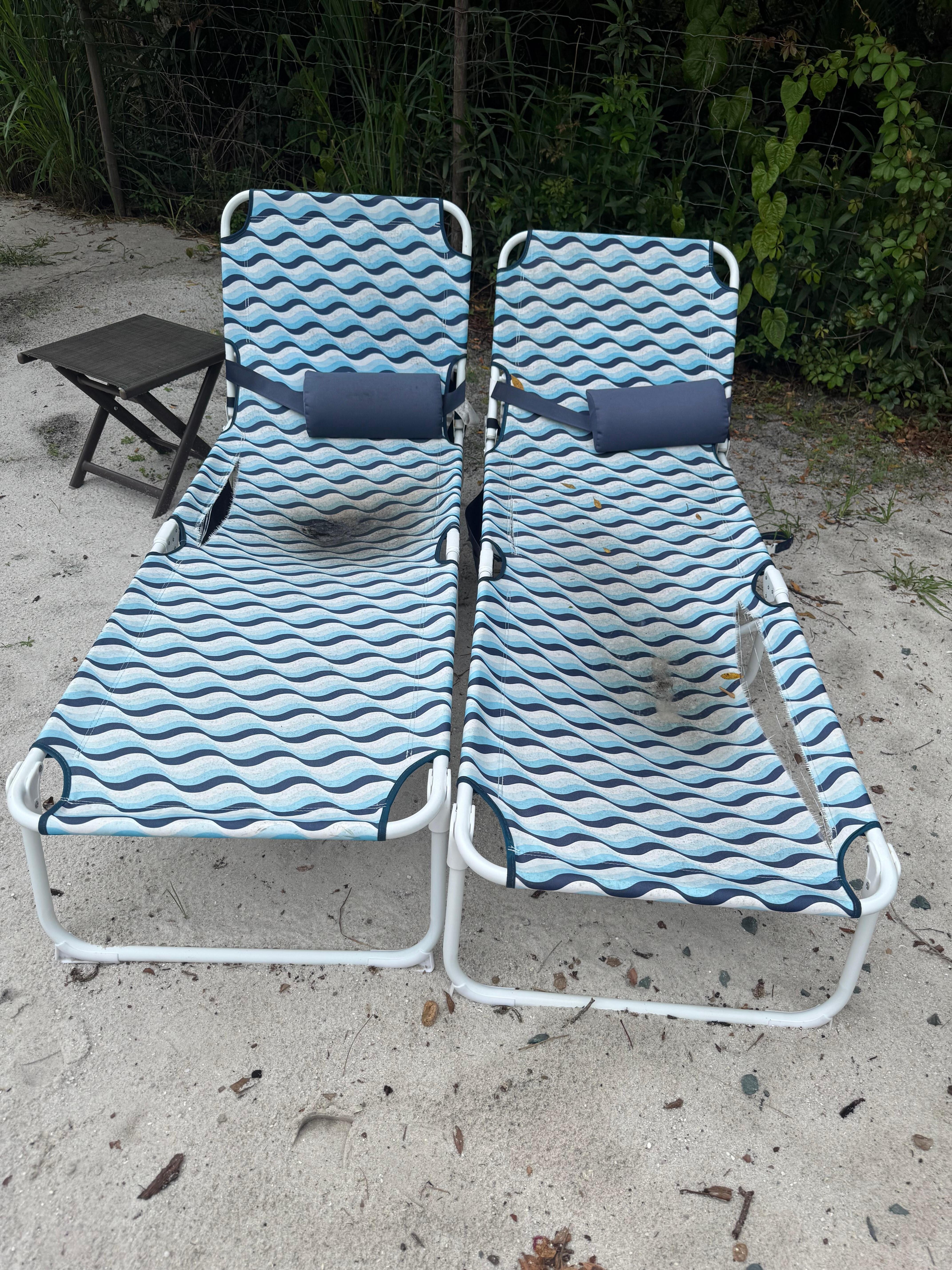 I discovered this when we arrived. I paid $120 for cleaning fees, and you can see the results.