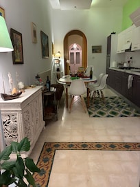 Looking toward kitchen