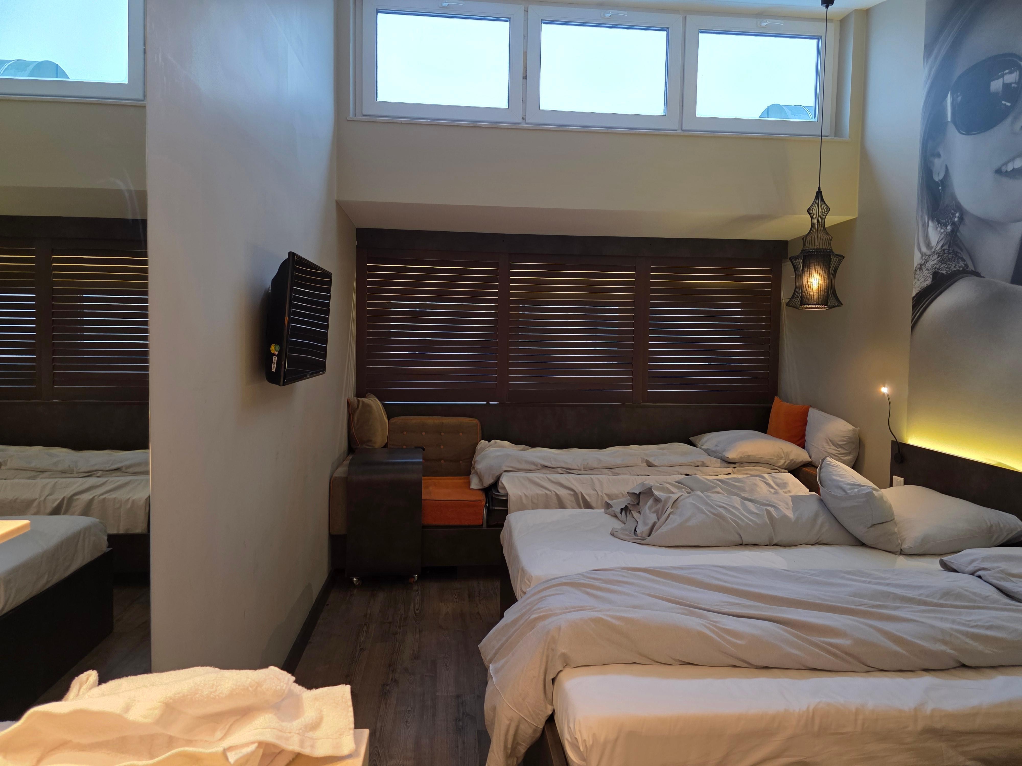 En la parte superior no habian cortinas