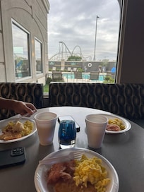 Can see six flags from the breakfast room