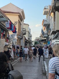 Plaka area nice restaurants and shopping