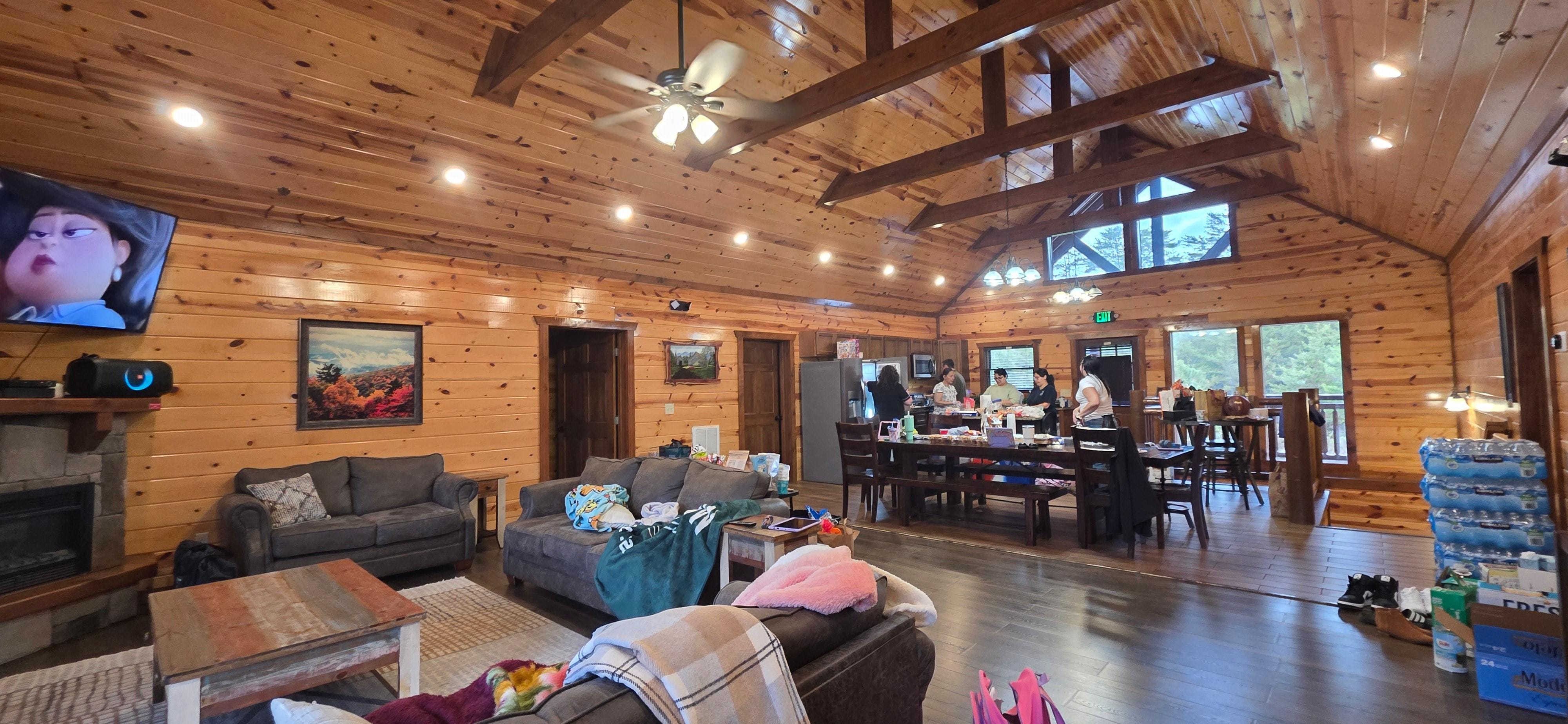 Large inviting area for the morning breakfast or dinner while the kids watched TV or played with each other!
