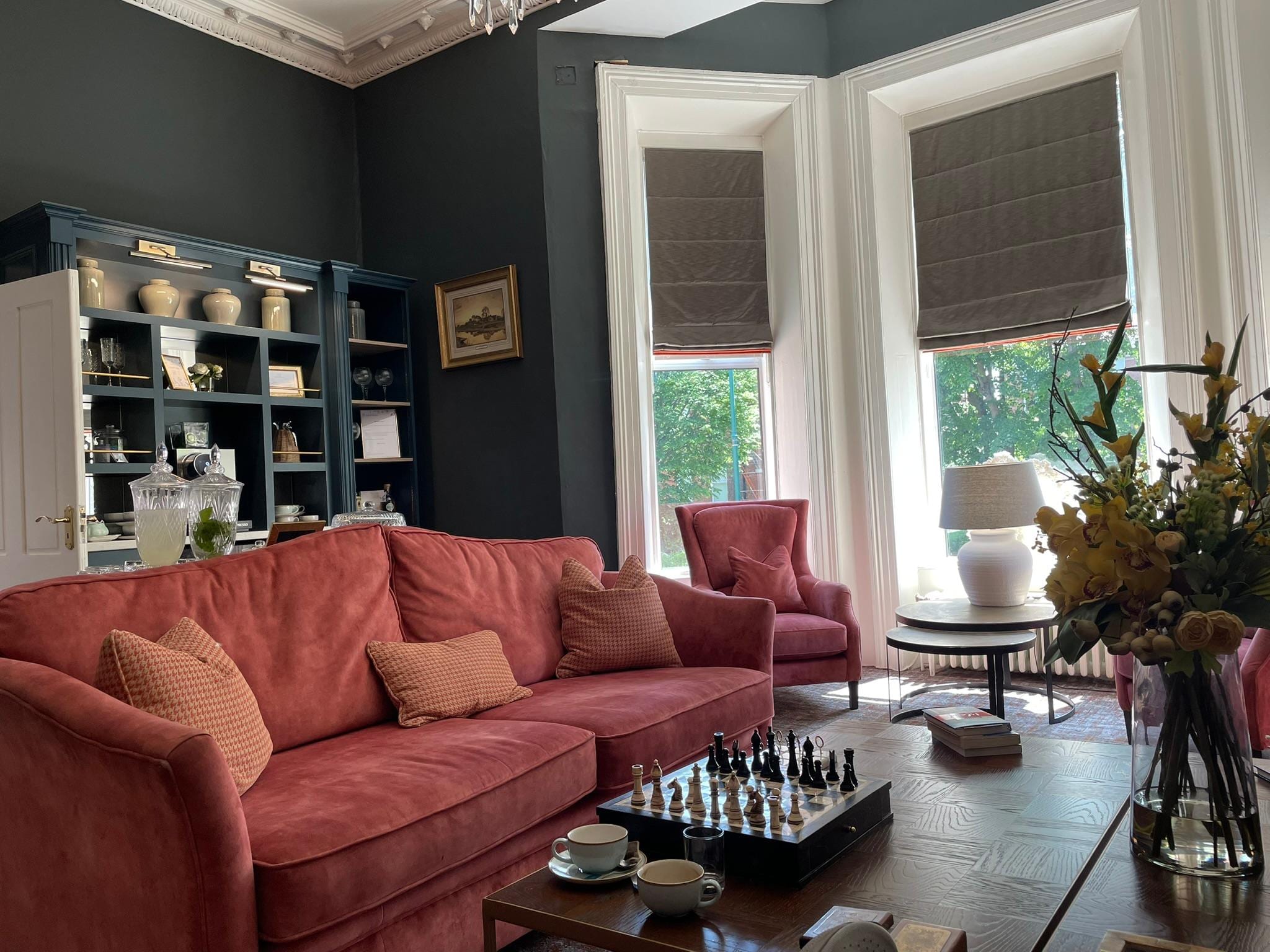 The drawing room was a wonderful place to relax and get to know other guests. Plus: unlimited coffee and tea!