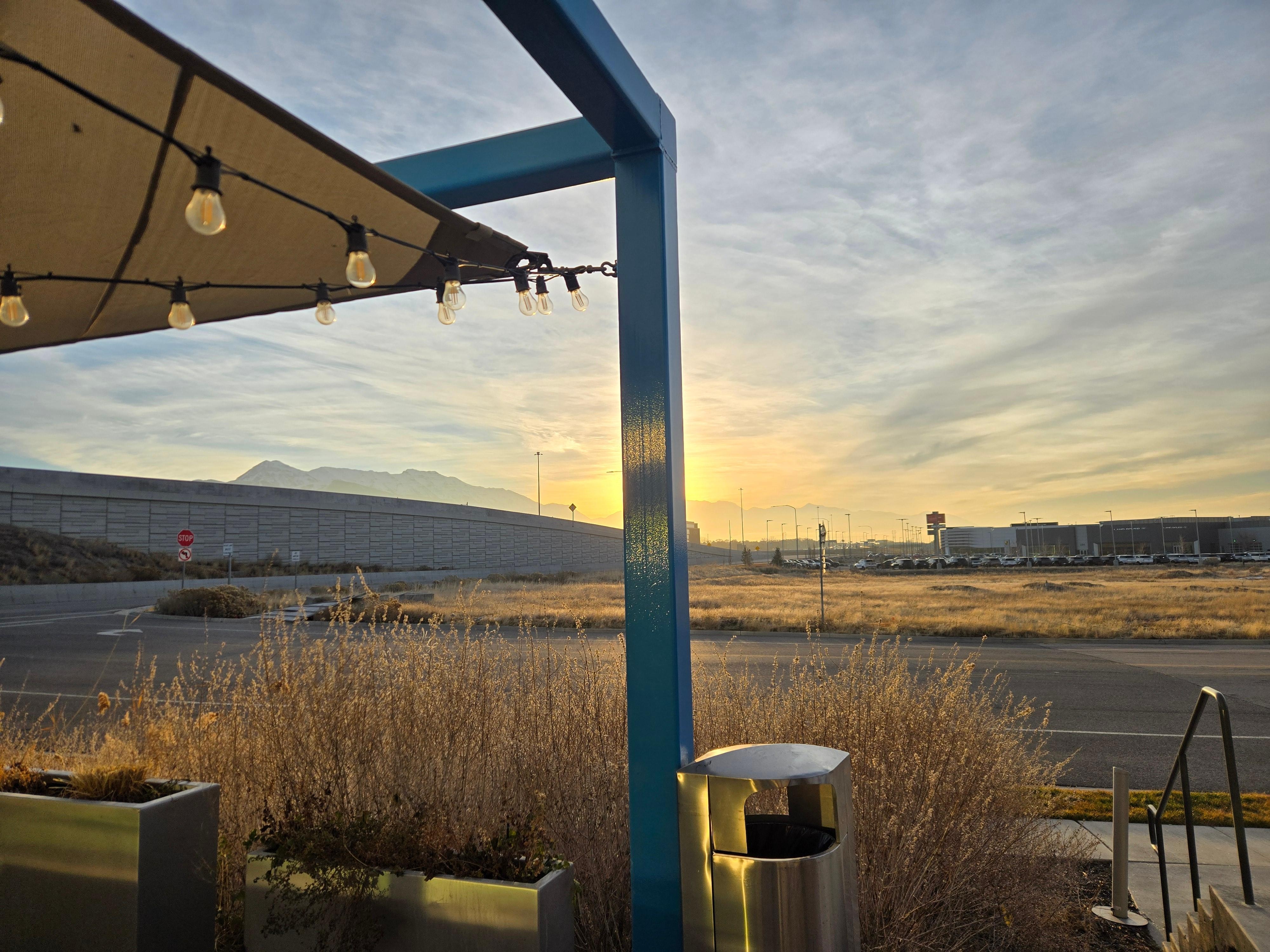 Nice place to have breakfast and enjoy the mountains. 