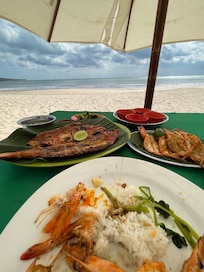 Lunch at Warung Raymond on jimbaran beach