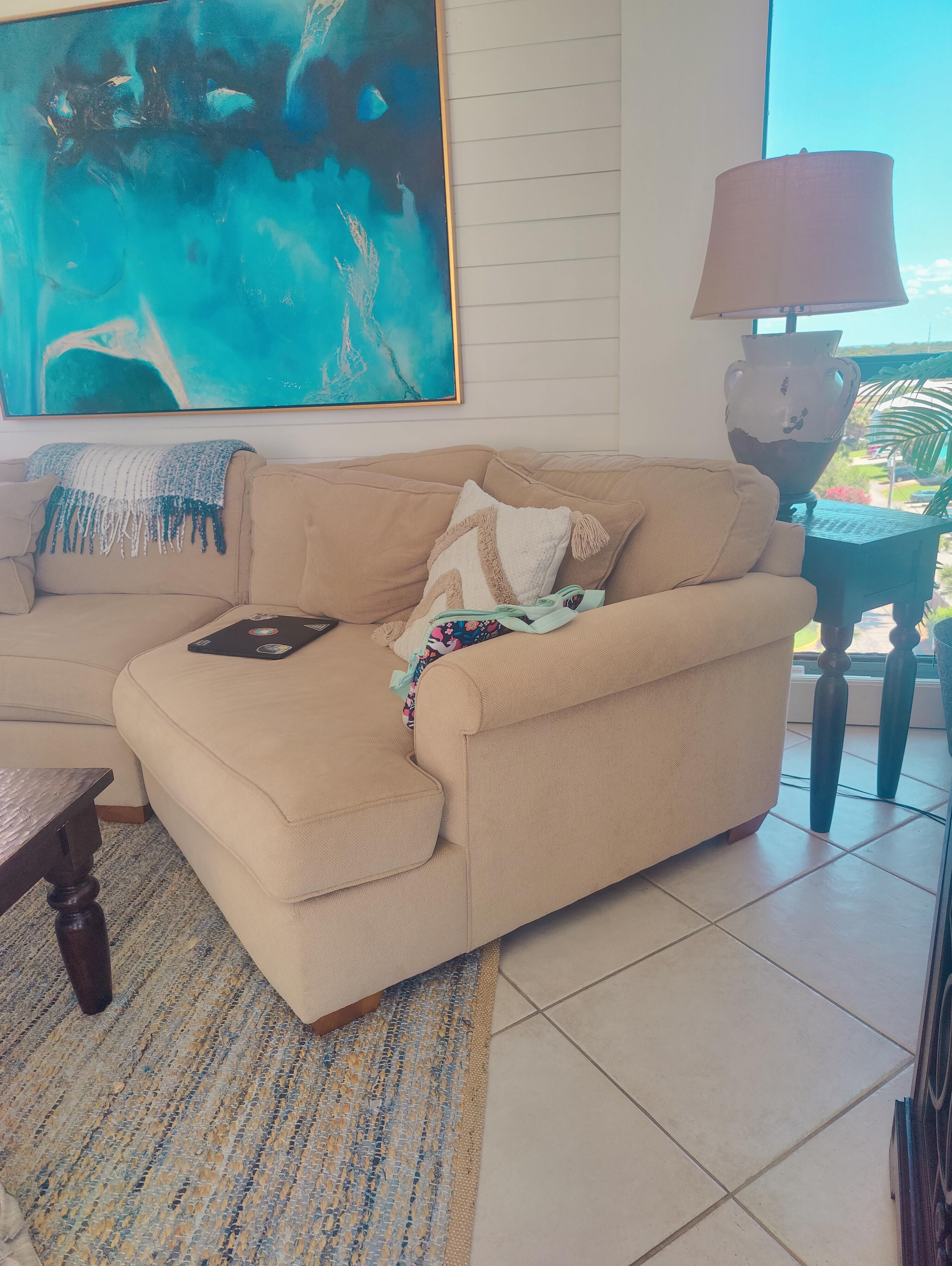 This sofa was so comfortable! 