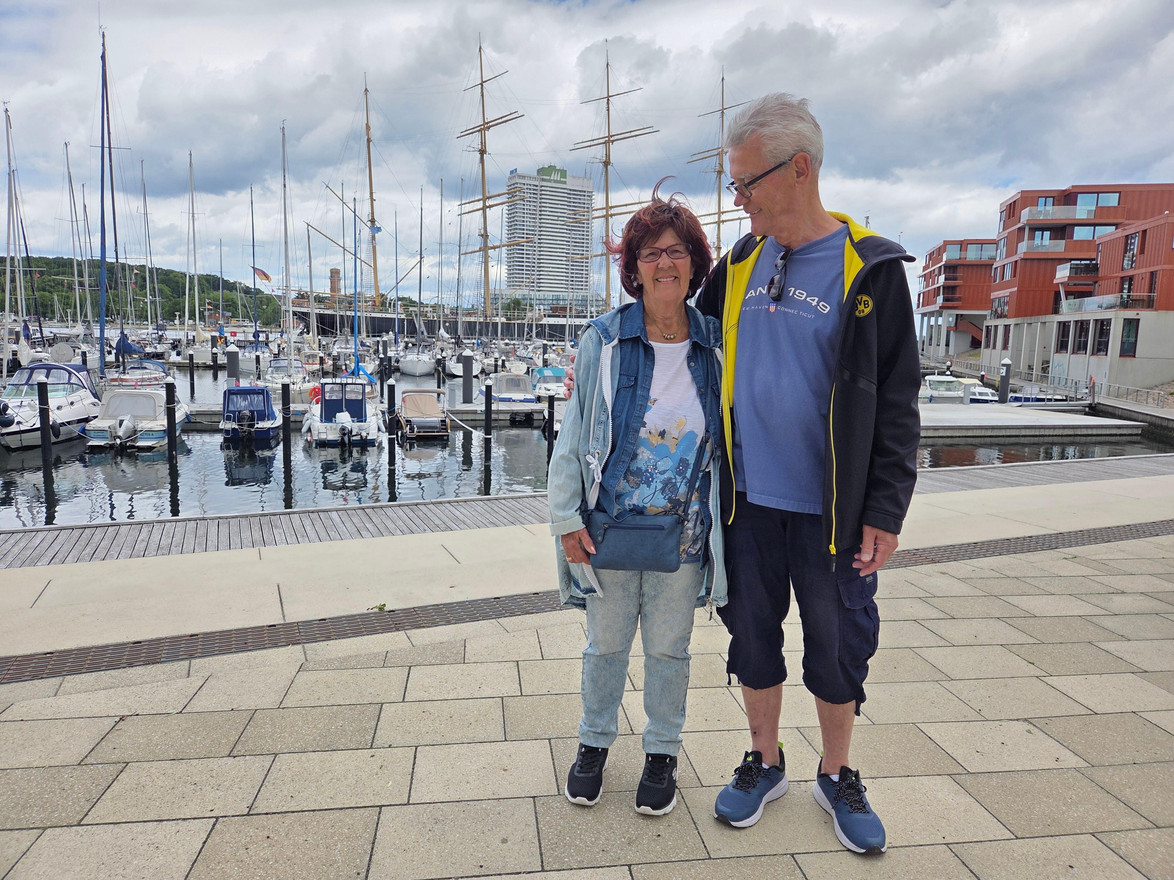 Blick vom Priwall auf den Hafen