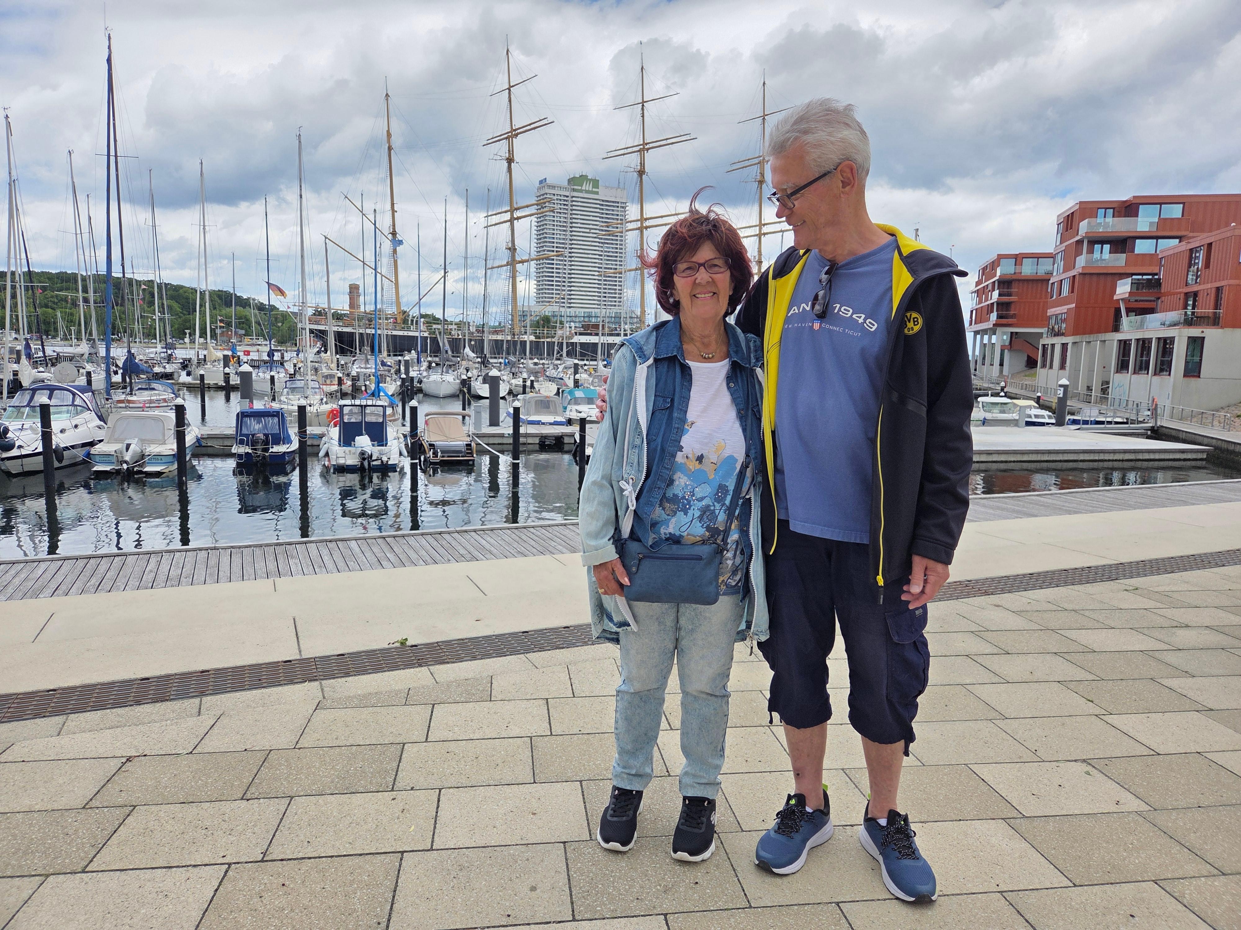 Blick vom Priwall auf den Hafen