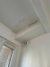 Black mould and damp to ceiling