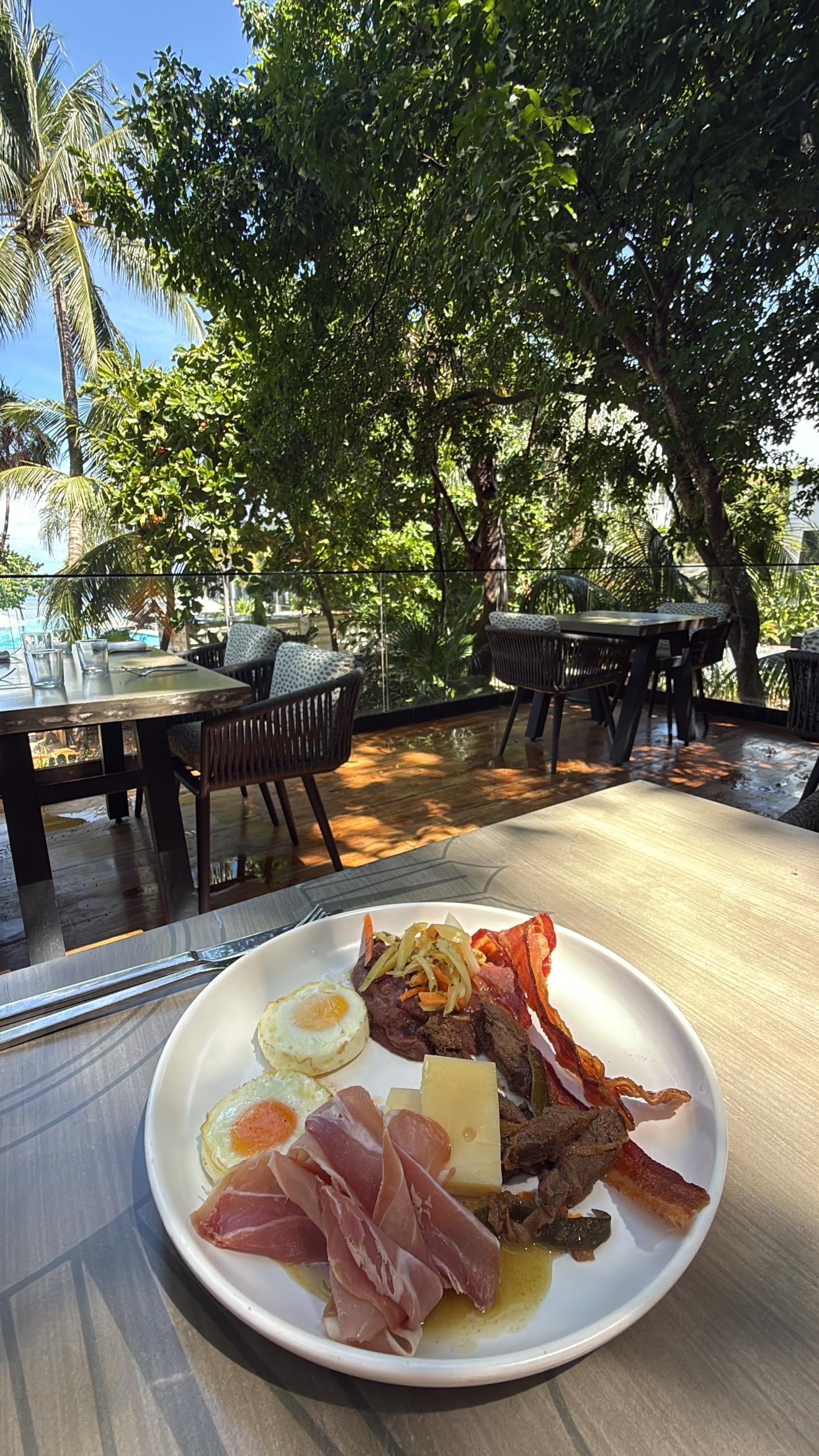 Breakfast 