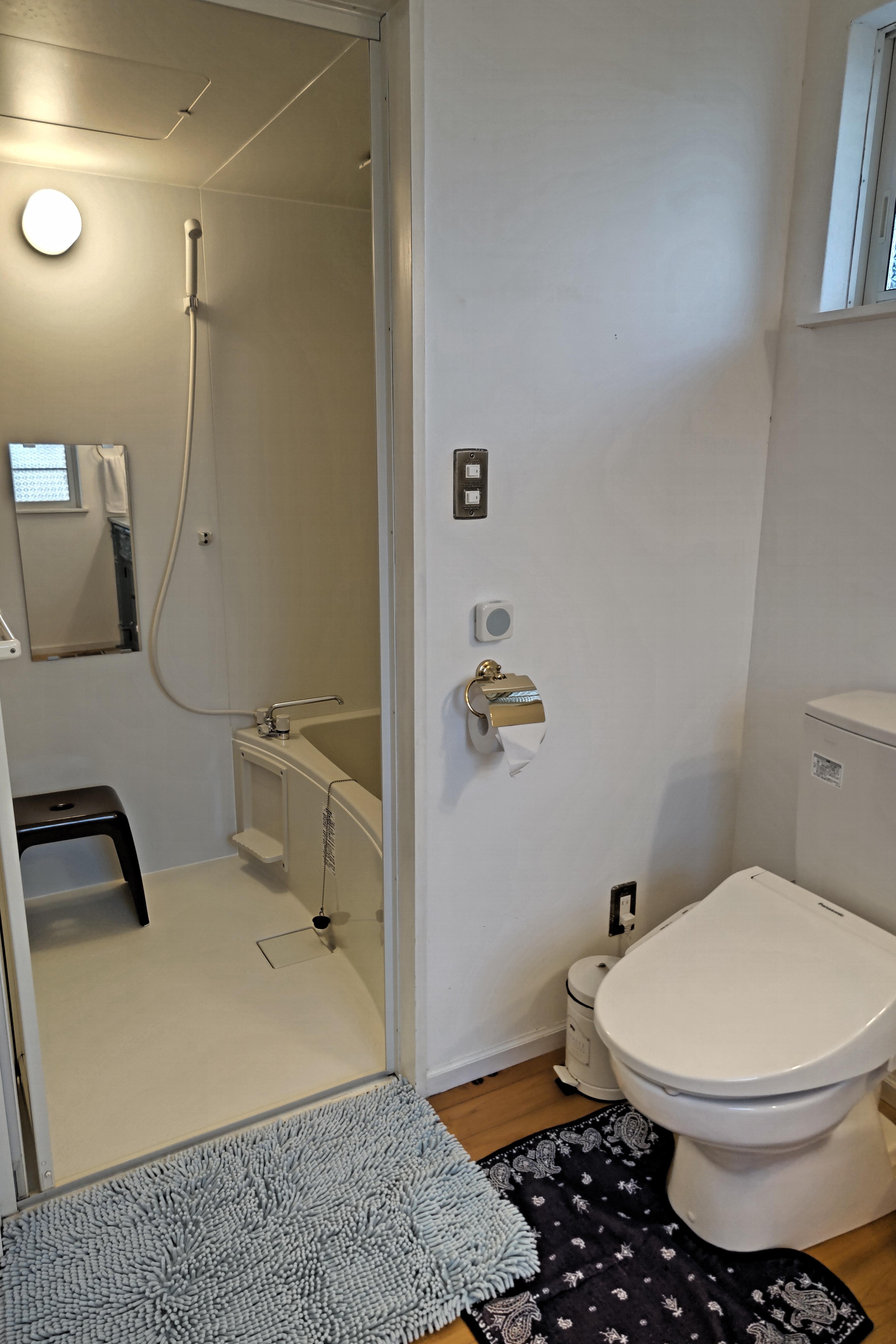 お手洗いの奥にお風呂