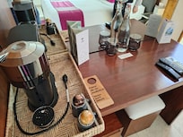 Cafetera y agua