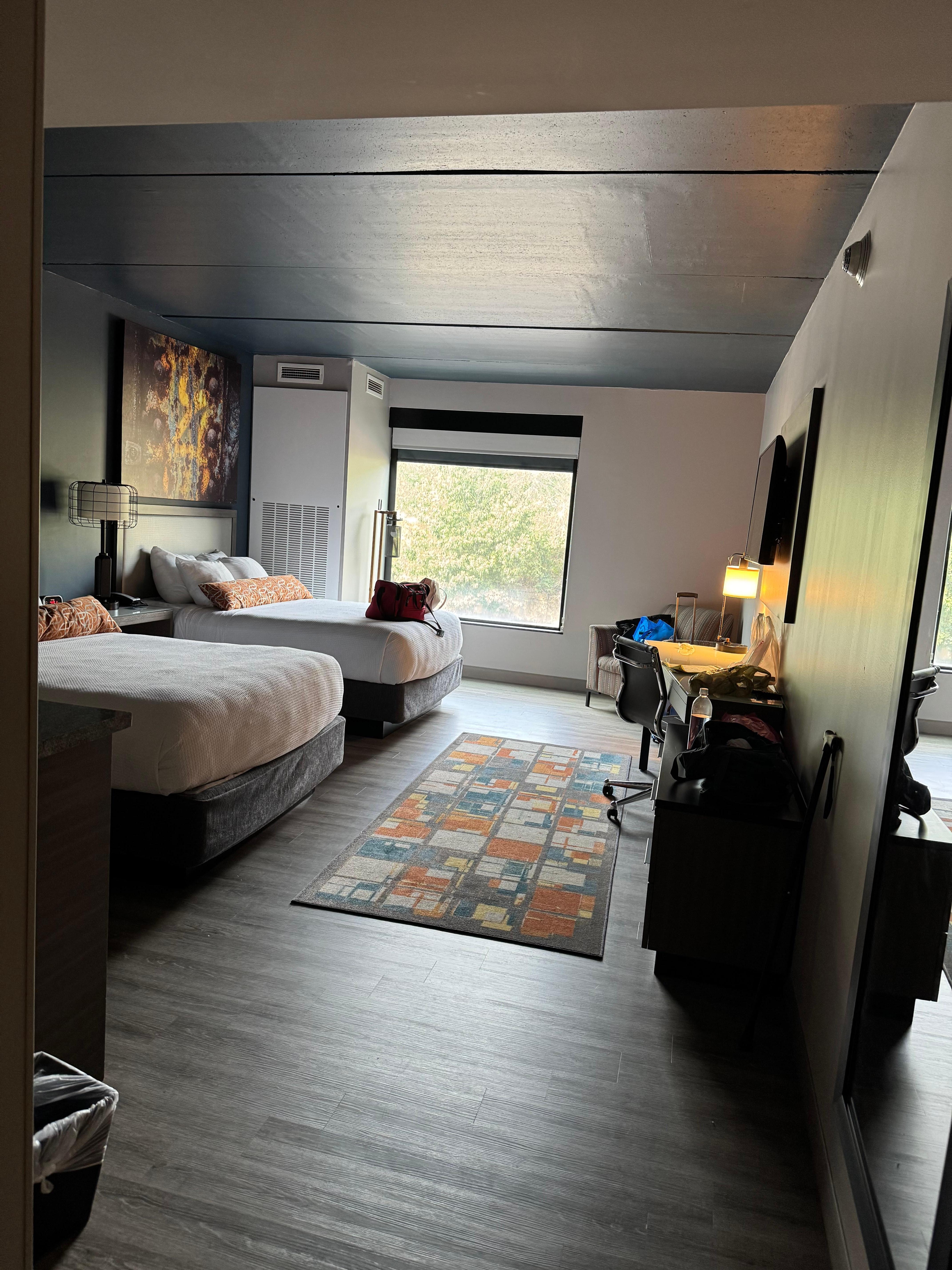 Room with 2 queen beds