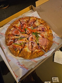 This is the pizza we got at the food court we were just like....yup...exactly right for this place🤦♀️