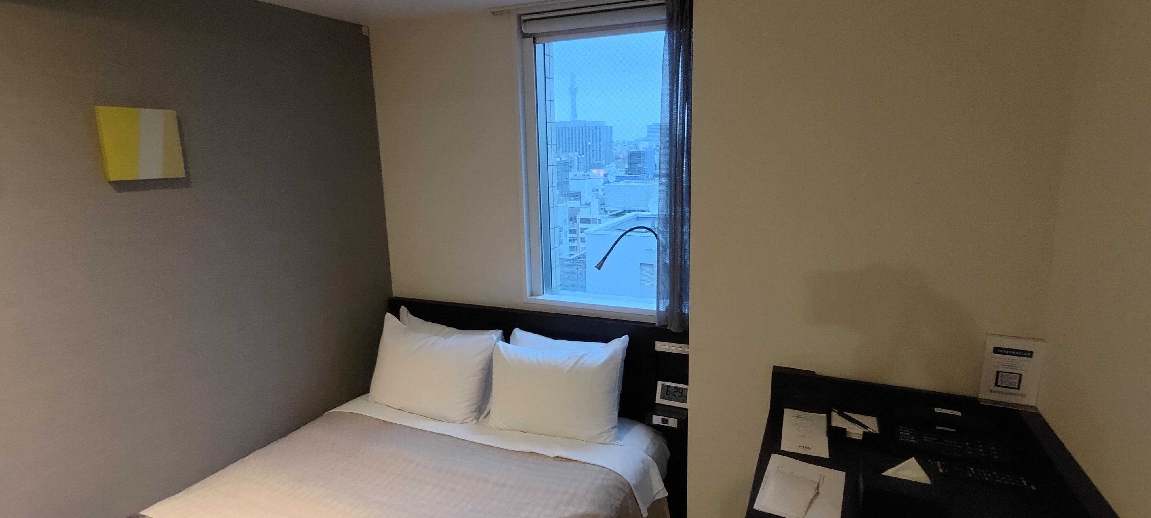Room size is good enough for 2 people 