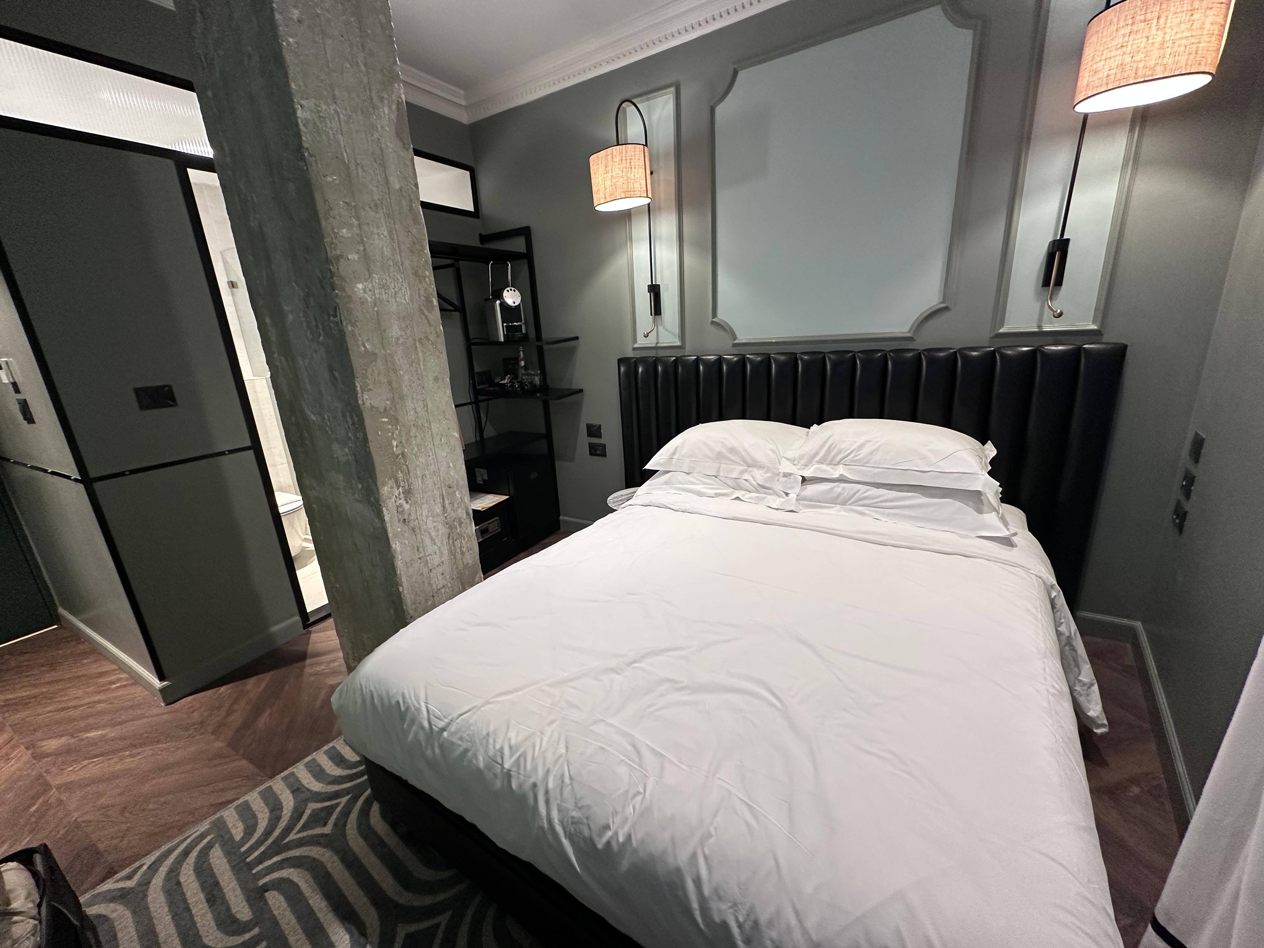 房間雖然不大，但是，麻雀雖小、五臟俱全。