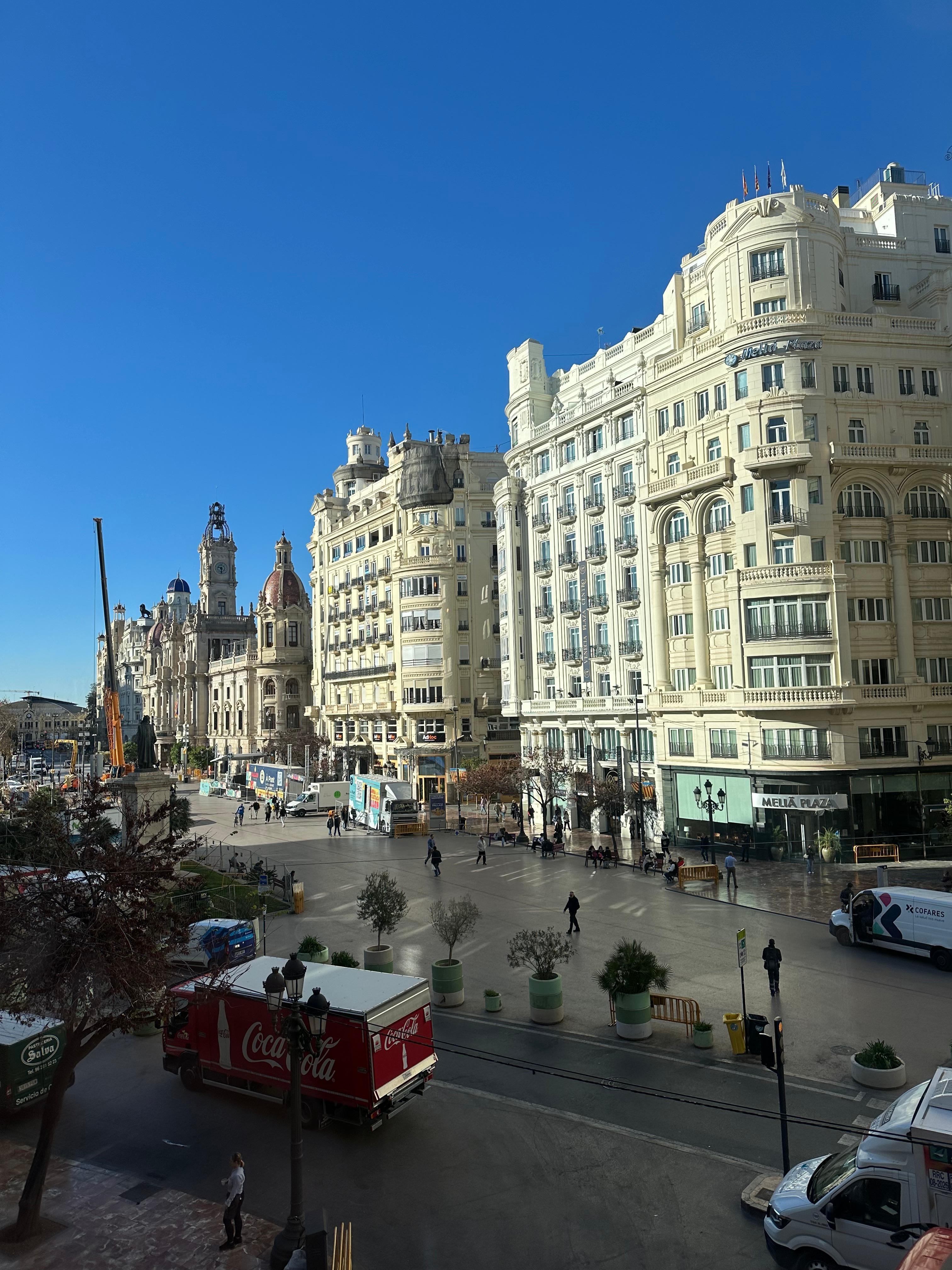 Näkymä aamiaishuoneen ikkunasta 