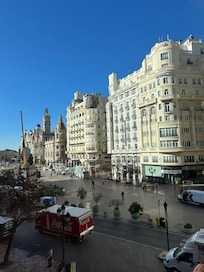 Näkymä aamiaishuoneen ikkunasta