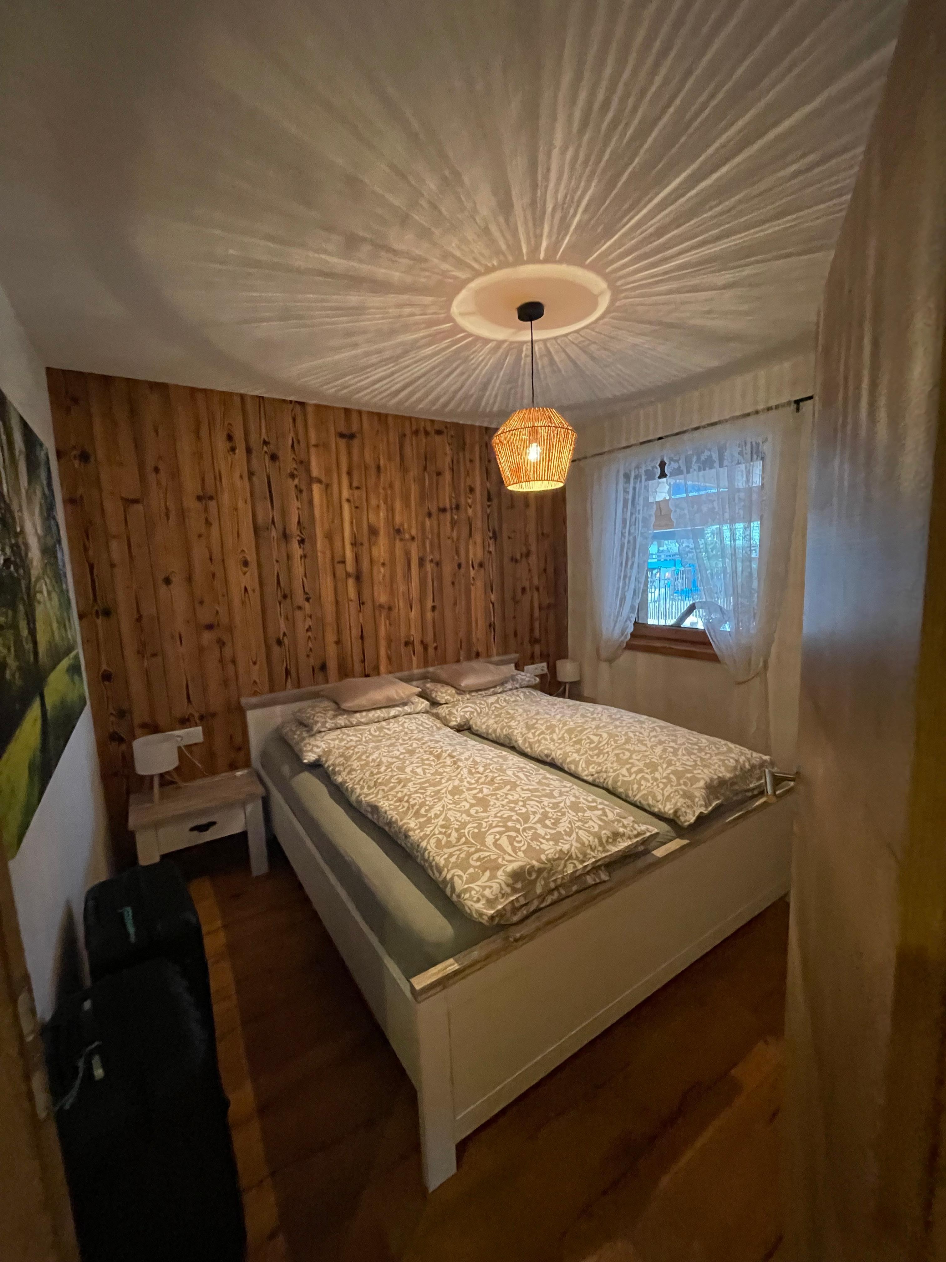 Das Bett und die Bettwäsche war sehr bequem und angenehm.