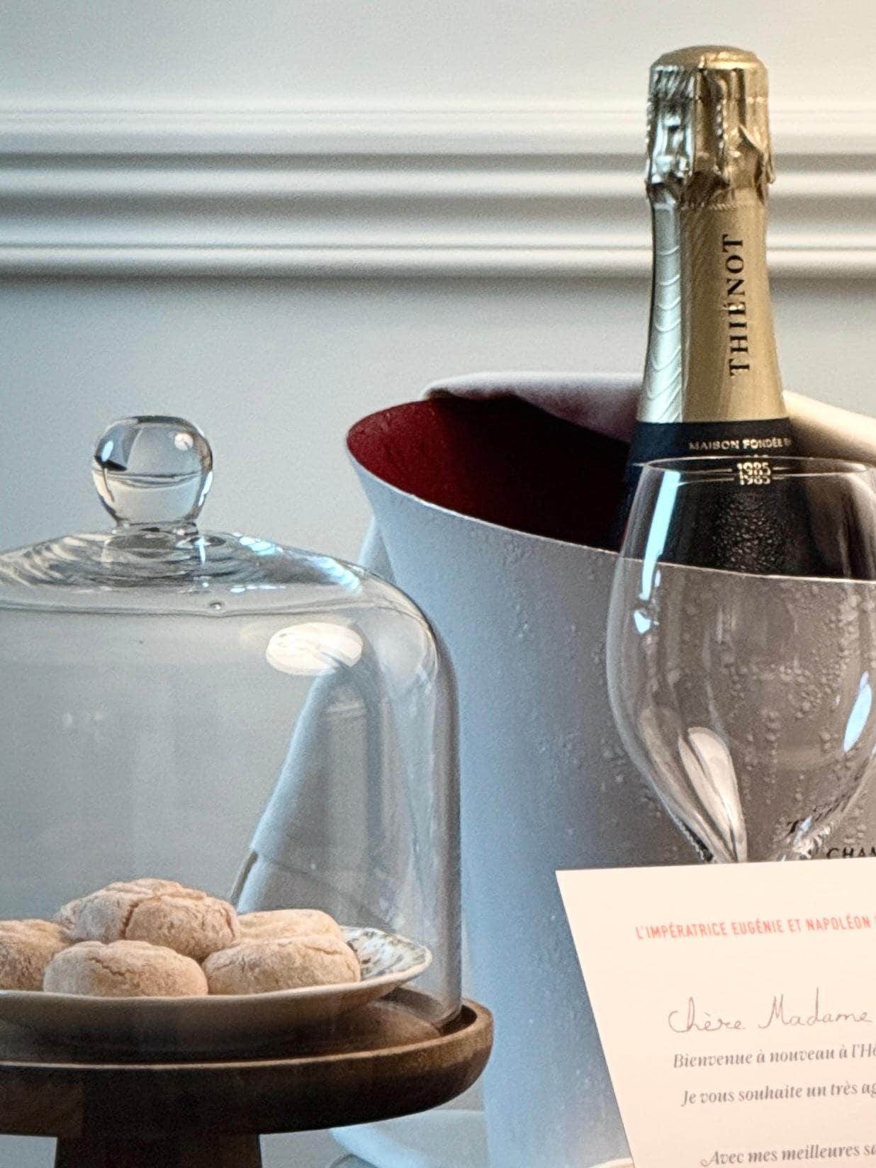 welcome champagne and cookies
