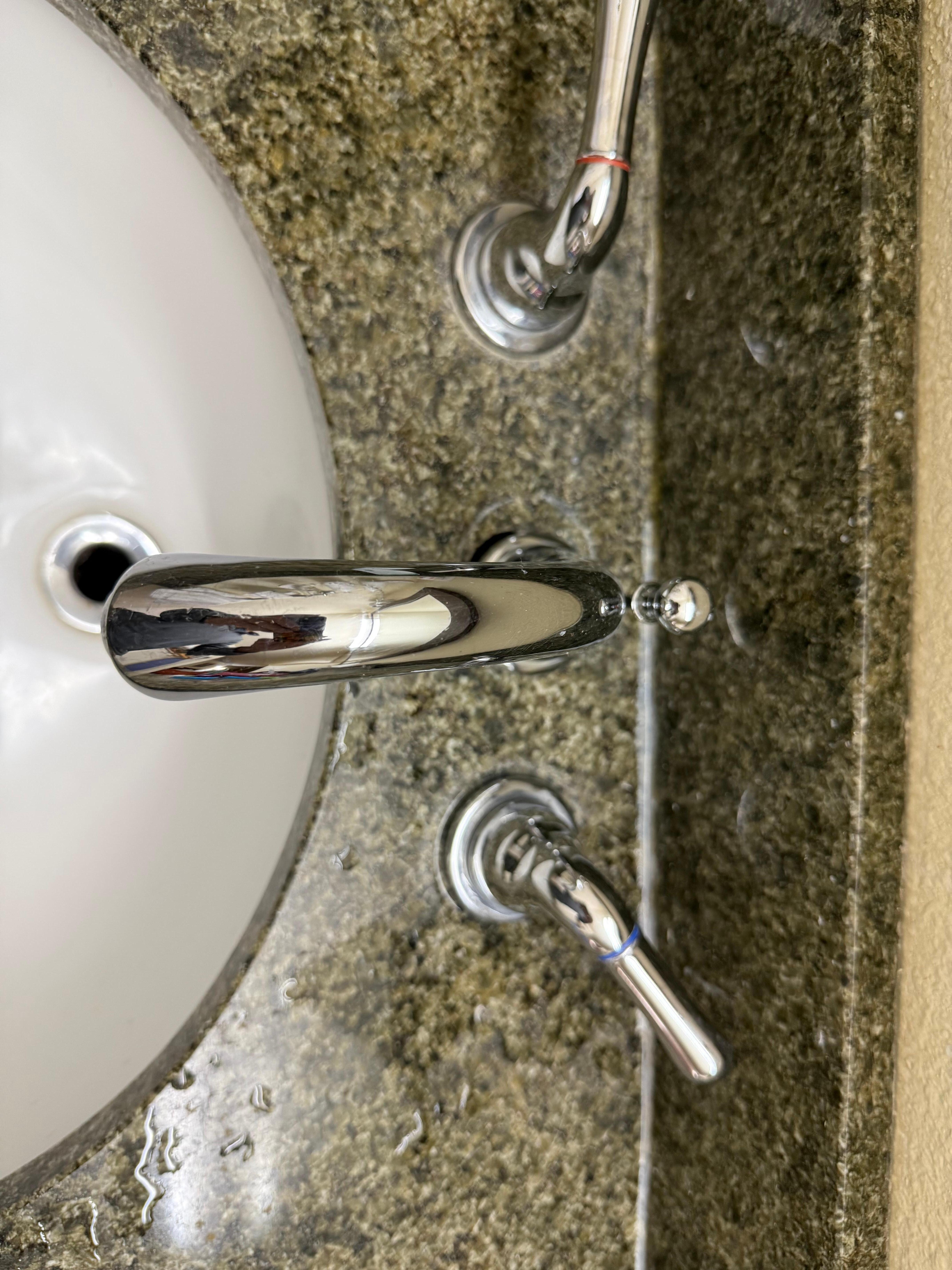 Loose sink fixtures