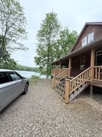 Our first glimpse of our VRBO cabin and we were thrilled right away.