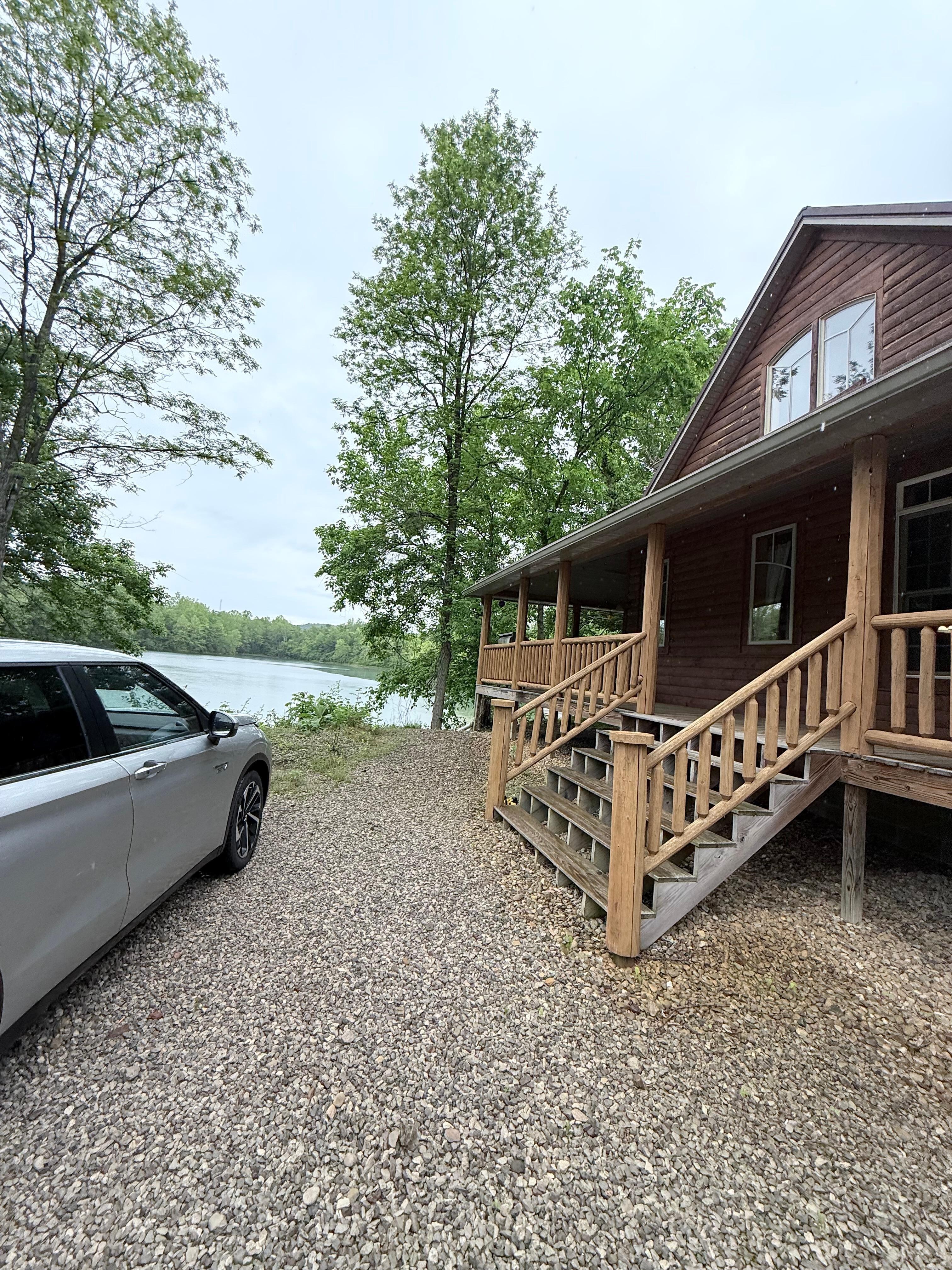 Our first glimpse of our VRBO cabin and we were thrilled right away. 