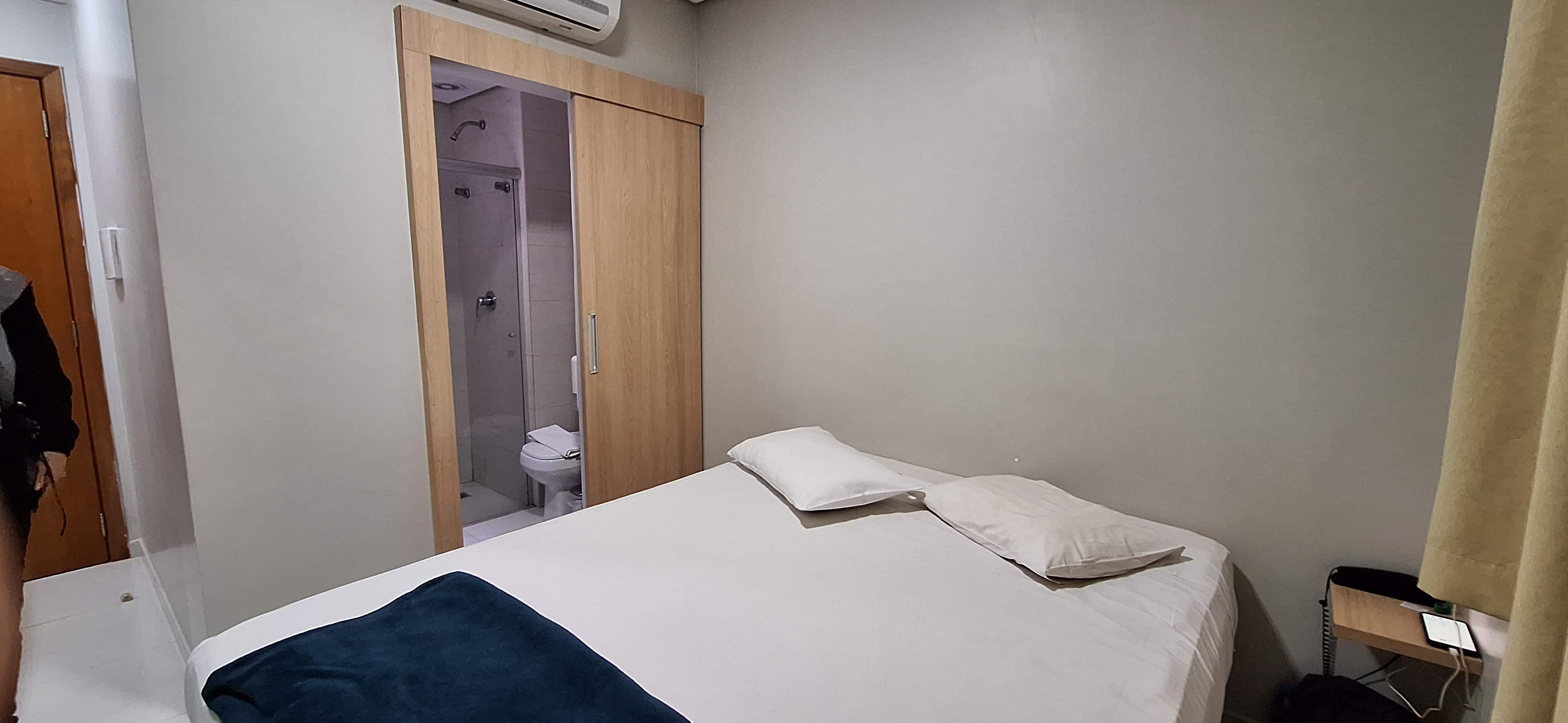 Quarto apertado
