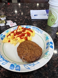 Hot breakfast choices that even satisfied my dietary restrictions - very thankful for gluten free options 😉