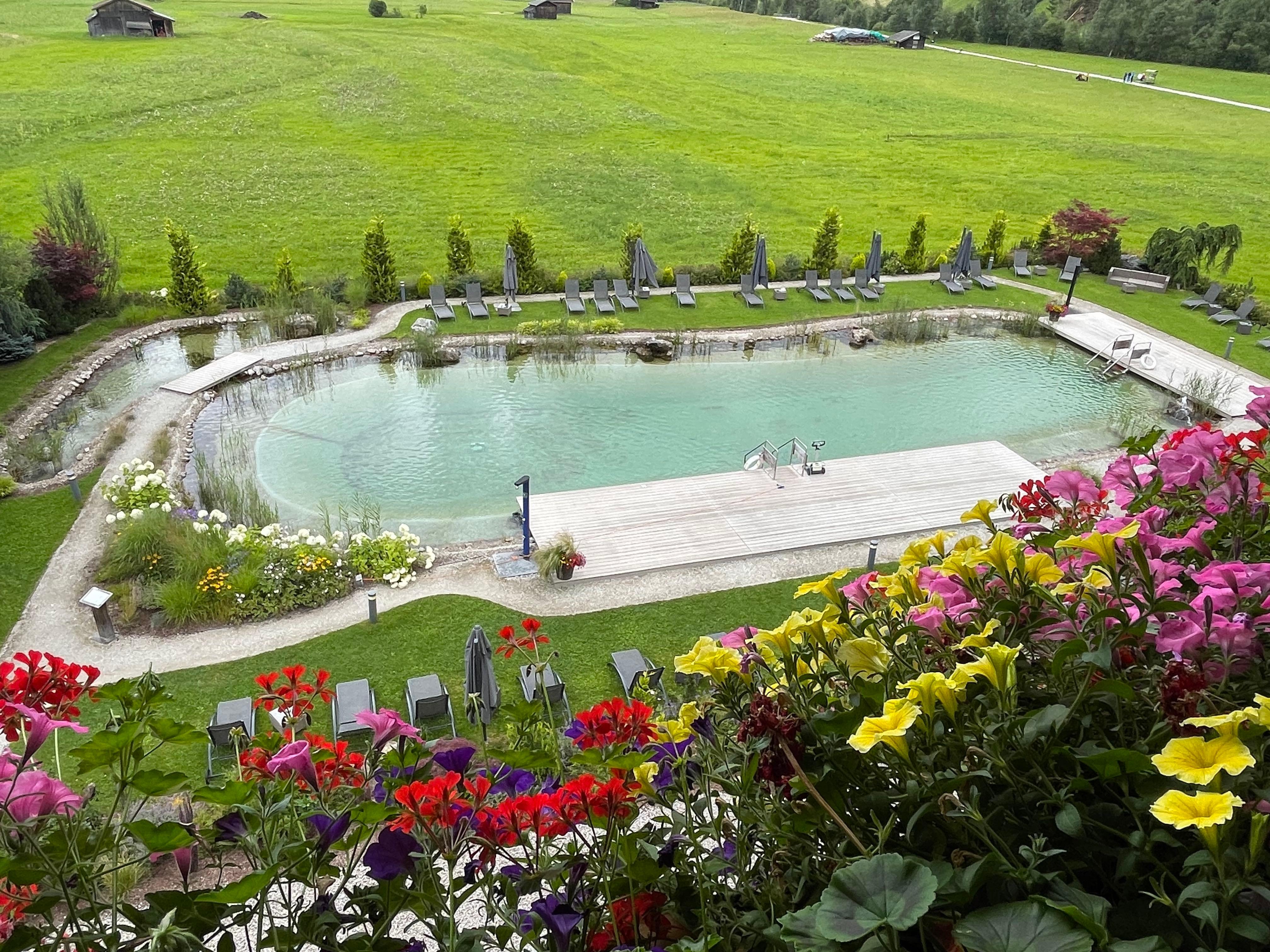 Sehr schöner Nature Aussenbereich mit Nature Pool