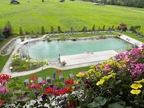 Sehr schöner Nature Aussenbereich mit Nature Pool