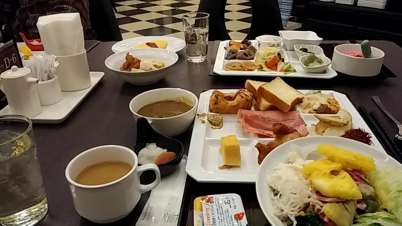 朝食バイキング
和食、洋食、デザート豊富でした