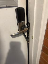 The front door couldn't be closed, someone can get in without the key.
