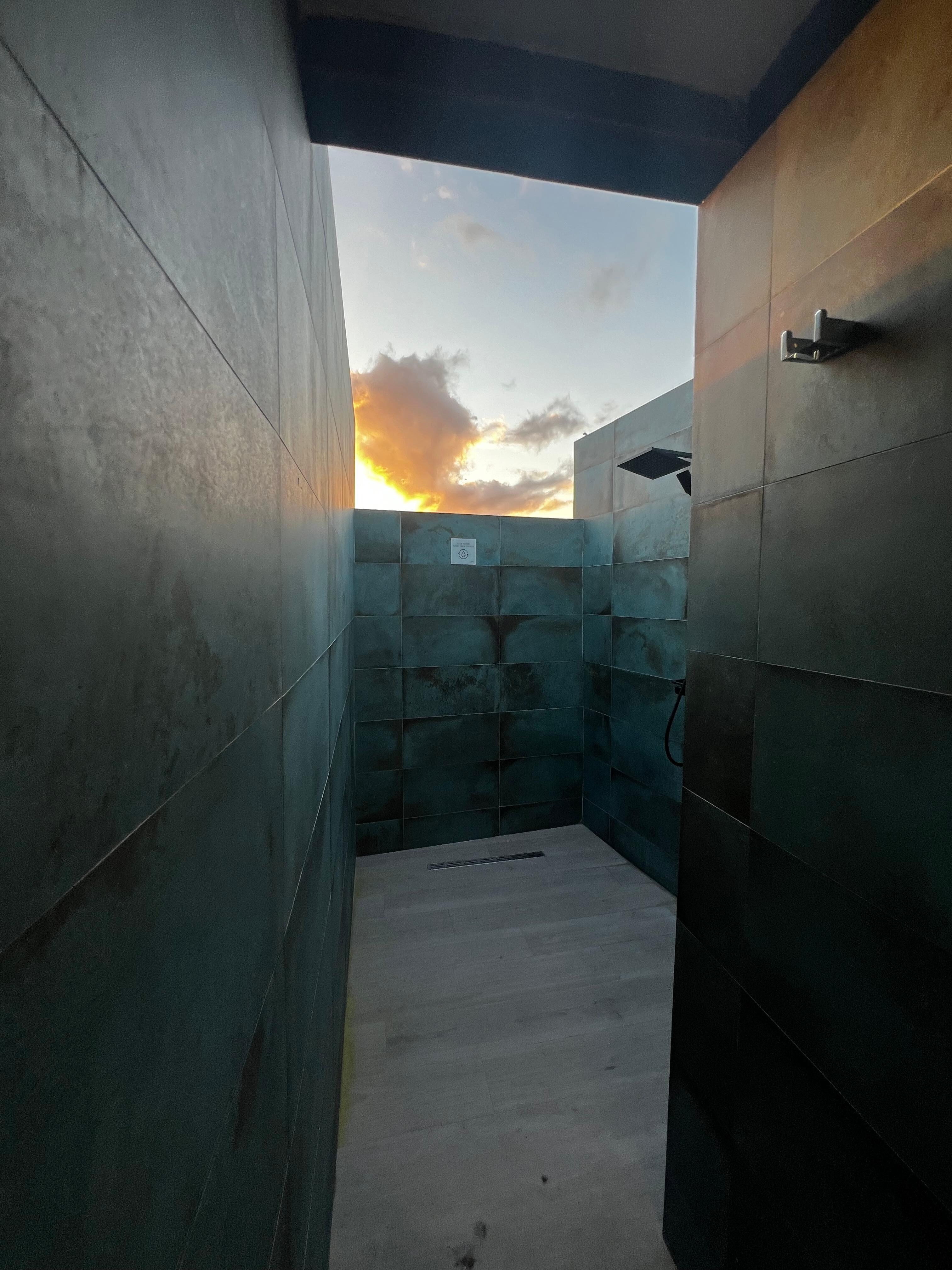 4th floor outside shower